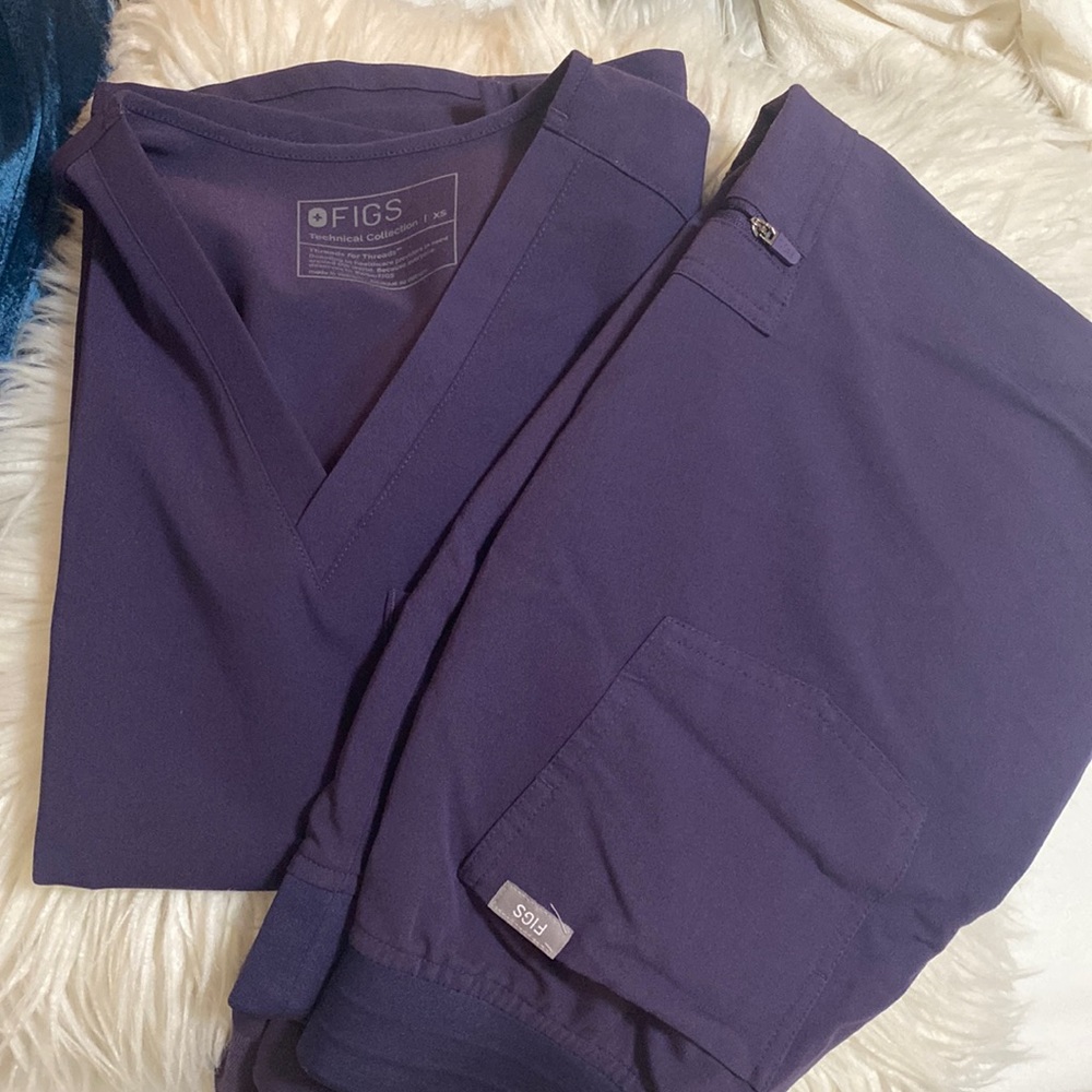 Figs Purple Shadow scrub set